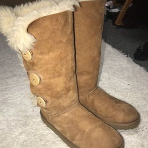 UGG AUSTRALIA BAILEY BUTTON TRIPLET